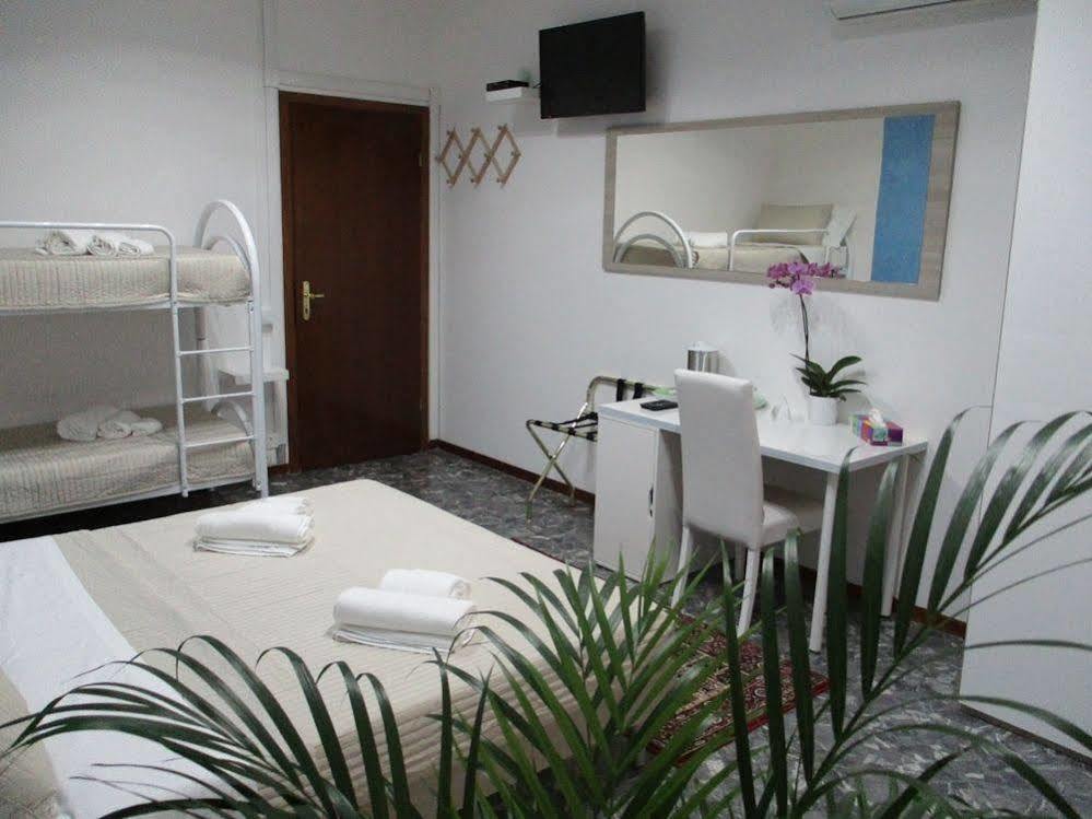 Maxim Rooms Rome Extérieur photo